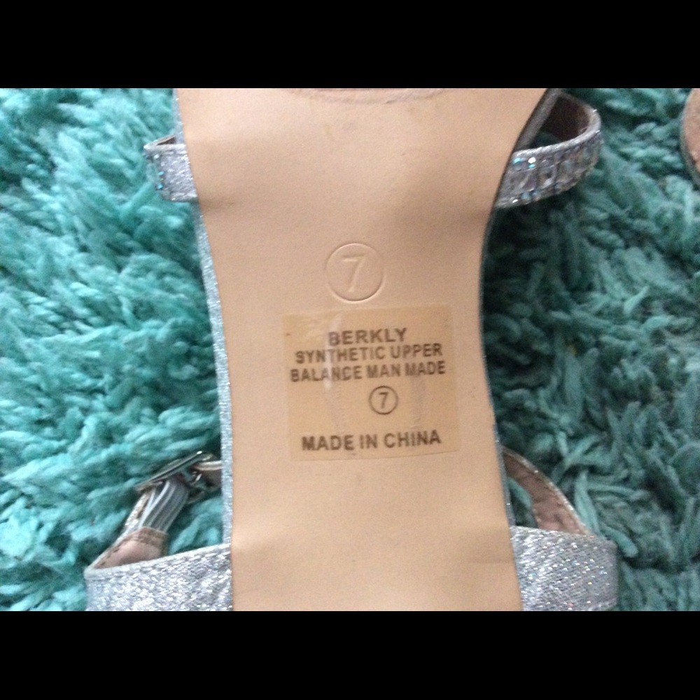 L Lorraine silver heels! - Picture 4 of 7